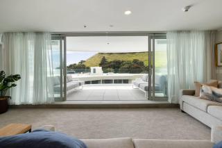 Spacious Oceanside Oasis - 6