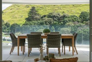 Executive Oceanside Apartment - 5