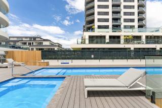 Executive Oceanside Apartment - 4