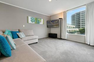 Oceanside Apartment with Pool Views - 5