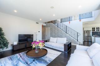 Spacious 4-Bedroom Family Home in Long Bay - 7
