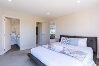 Spacious 4-Bedroom Family Home in Long Bay - 2