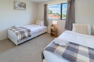 Family-Friendly Riccarton Stay plus Garage - 5