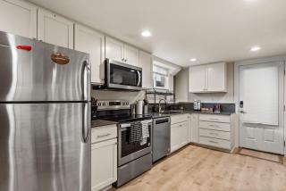 Craftsman 2B Lower Unit -1 block from Greenlake - 3