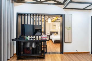 12C River View Homestay Overlooks the Panoramic Light Show of Furong Town - 2