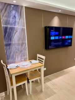 Venice Luxe Twin Bed Stay ,Pool, Kitchen - Manila - 8