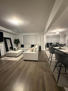 Beautiful New 4BR,4WR Home, 5 Beds All-Inclusive, 4 Parking - 0