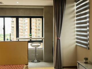 Happy little house - Smart and cozy big bed room - Observation bar - Exquisite lifestyle preferred - Fully equipped with home appliances - Capable of cooking - 7