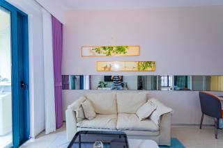 - Parent child Travel - Phoenix Airport - Sanya Railway Station - Sanya Bay - West Island - Luhuitou - Dadonghai - No-1 Harbor City - Sea Travel Duty Free City - Liberation Road Pedestrian Street - 9