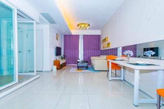 - Parent child Travel - Phoenix Airport - Sanya Railway Station - Sanya Bay - West Island - Luhuitou - Dadonghai - No-1 Harbor City - Sea Travel Duty Free City - Liberation Road Pedestrian Street - 4