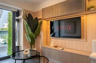 San Isidro Executive: 2 Escritorios + AC + Balcón - 1