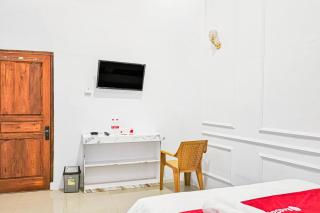 RedDoorz at Villa Rose Brebes - 6