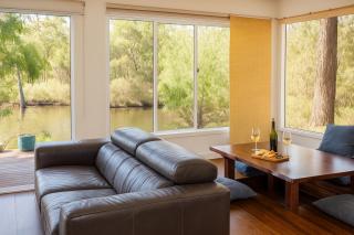 Zen Margaret River, River View Room - Japanese Deep Bath, Walk To Town - shared 3 bedroom Hosted House - 7