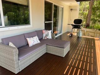 Zen Margaret River, Forrest View Room - Japanese Deep Bath, Walk To Town - shared 3 bedroom Hosted House - 3