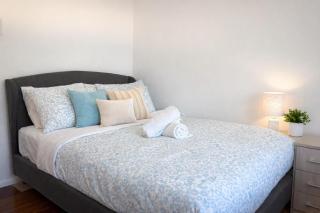 Sunbeam Sanctuary - 3BR House in Rochedale South - 3