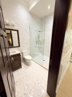 Shaughnessy 3bdrm Suite near VanDusen Gardens - 2