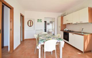 3 Bedroom Pet Friendly Apartment In Pescia Romana - 6