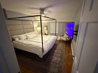 Beautiful three bedroom two bathroom one car garage spacious stylish house - 5