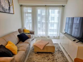 2 bedroom heart of Central Surrey - 1