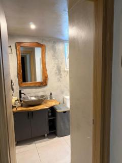 Evis House - 8