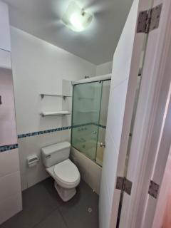 Spacious and Elegant Apartment in Financial Center - 4