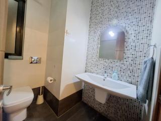 V86 - Coastal Apartment with Open Sea Views - 8