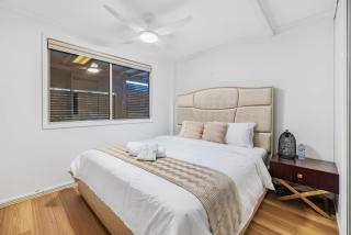 Family Retreat Pool Games BBQ Near Brisbane CBD - 1