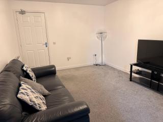 One Bedroom Apartment Near Royal Infirmary & Easy Access to Edinburgh Centre - 1