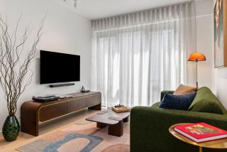 Luxury Skyline 1BR - Southbank Elegance - 8