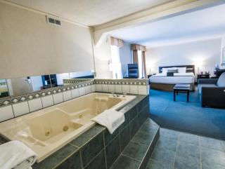 Coast High Country Inn - 9