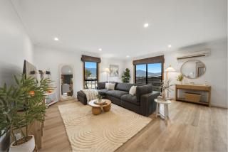 Scenic Risdon Retreat Near Hobart CBD & Deck Views Family Friendly Stay - Risdon - 8