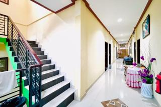 RedDoorz at Hotel Dieng Berastagi - 3