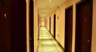 GreenTree Inn Kunshan Shimao Plaza Business Hotel - 9