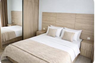 Designer Apt with Panoramic View & Free Parking - 1