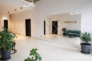 Designer Apt with Panoramic View & Free Parking - 5