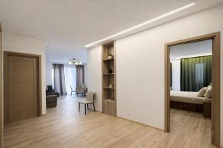 Designer Apt with Panoramic View & Free Parking - 4