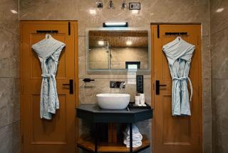 Kith & Kin Glass House - 1