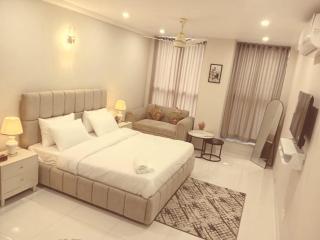 Retreat Apartments - 9