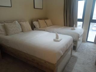 5 Bedroom Villa in Community - 6