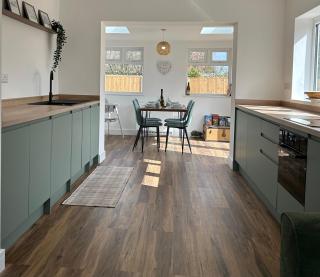 bungalow, quiet, accessible, parking for 2 - 9