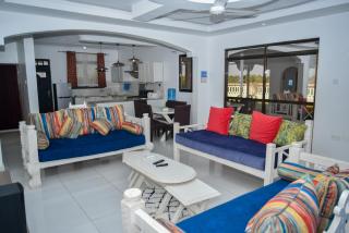 Elna's Diani - 2BR, 3BR or 4BR Penthouse - AC & Pool - Serene & Family Friendly - Diani Beach - 4