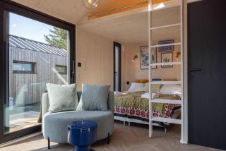 Tiny house with wooden deck in Oud Ade - Tuin van Keet - 30 - 5
