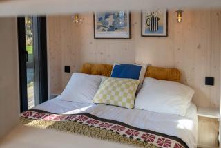 Tiny house with wooden deck in Oud Ade - Tuin van Keet - 30 - 4