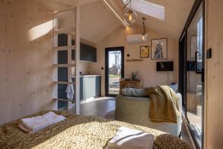 Tiny house with wooden deck in Oud Ade - Tuin van Keet - 30 - 3