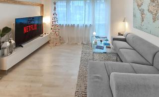 Spacious 2-room Apartment Newly renovated Quiet area - 4min Metro to Old Town - 1