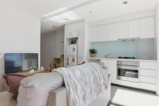 Urban Oasis 2BR Spa, Pool and Gym - 4