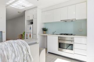 Urban Oasis 2BR Spa, Pool and Gym - 3