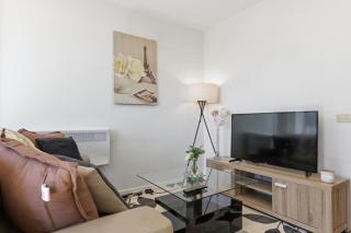 Urban Oasis 2BR Spa, Pool and Gym - 1