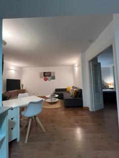 Central Apartment, Bright and Spacious - 6