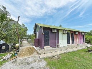 OYO 90708 D'kuala Waterfront Chalet & Boat Charters - 3